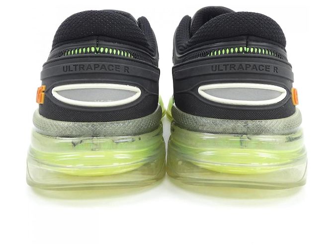 Sneakers Gucci in pelle nero e verde 620337 - vista 5