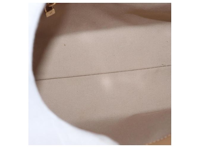 Borsa Reade Monogram Vernis PM di Louis Vuitton Beige - vista 5