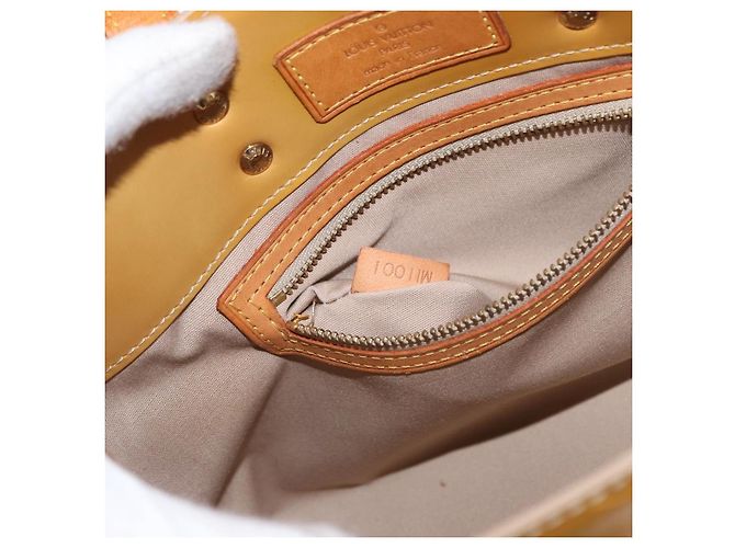 Borsa Reade Monogram Vernis PM di Louis Vuitton Beige - vista 7