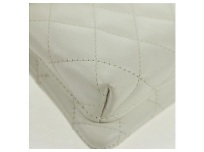 Sac à épaule CHANEL Matelassé Cambon en cuir blanc et noir CC Auth BA9742V - vue 15