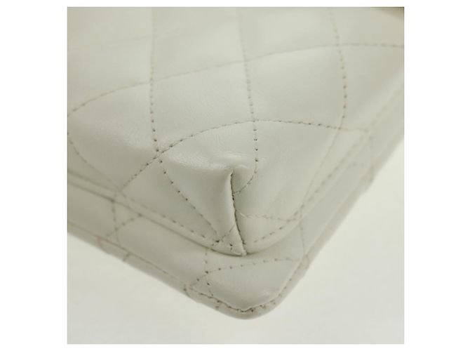 Sac à épaule CHANEL Matelassé Cambon en cuir blanc et noir CC Auth BA9742V - vue 16