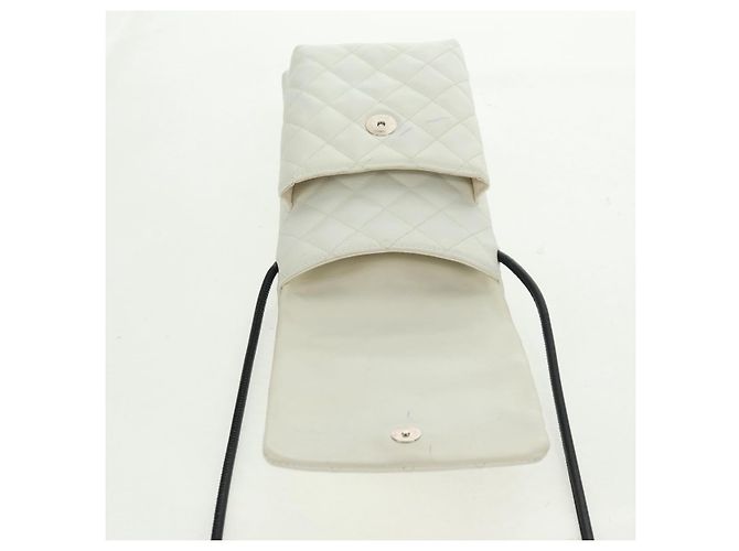 Sac à épaule CHANEL Matelassé Cambon en cuir blanc et noir CC Auth BA9742V - vue 19