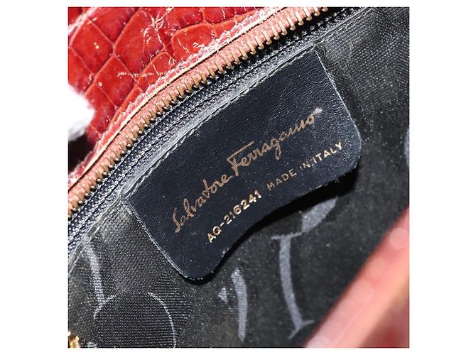 Borsa a spalla Gancini Salvatore Ferragamo in pelle embossata Marrone Oro Auth 162573 D'oro - vista 12