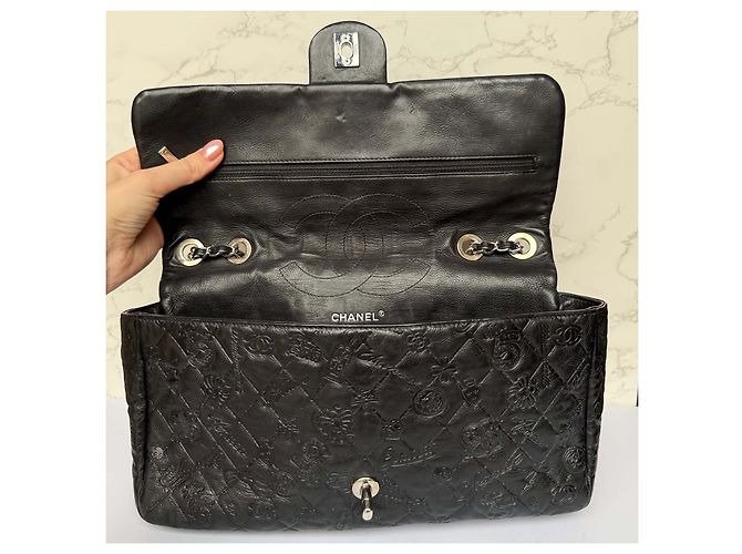 Timeless Chanel jumbo em couro de bezerro estampado símbolos da sorte Preto - vista 12