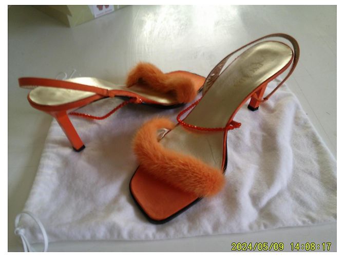 Décolleté Escada Mandarino in Pelle con Punta Aperta e Perle Arancione - vista 2