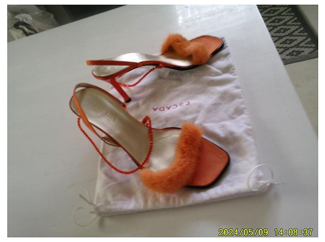 Décolleté Escada Mandarino in Pelle con Punta Aperta e Perle Arancione - vista 6