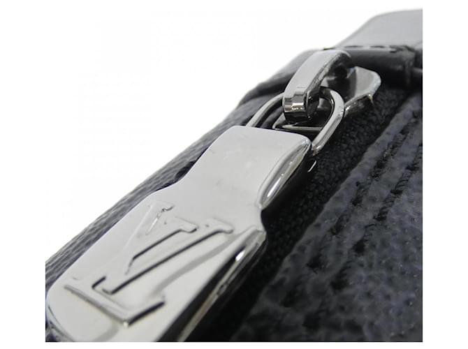 Neceser PM Monogram Eclipse Louis Vuitton Negro - vista 3
