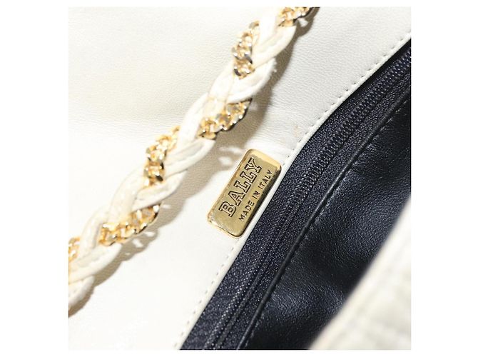 Bally Vintage Schultertasche aus gestepptem Leder mit Kette Beige - Ansicht 6