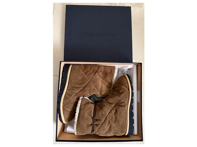 Stivaletti Louis Vuitton Suede Marrone Monogramma Shearling Cammello - vista 12