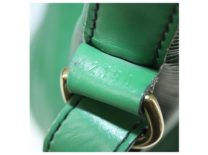 Borsa Louis Vuitton Noe in pelle Epi Large Verde - vista 7