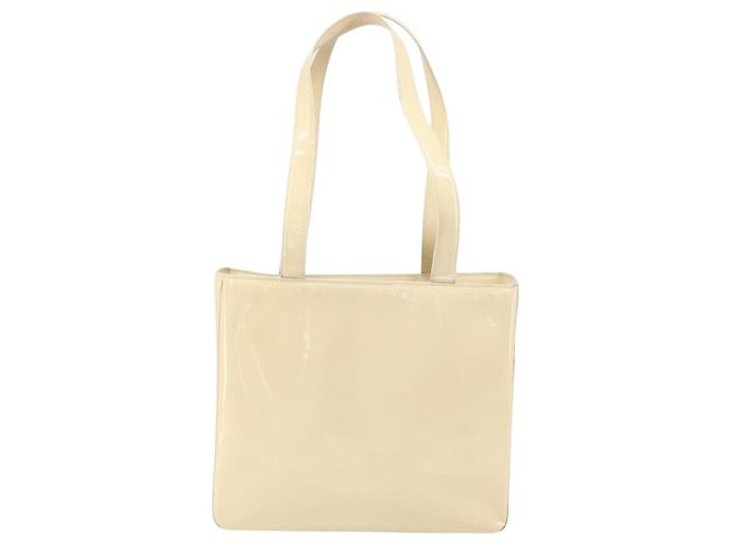 Borsa a spalla vintage Chanel con logo impresso in vernice Beige - vista 2