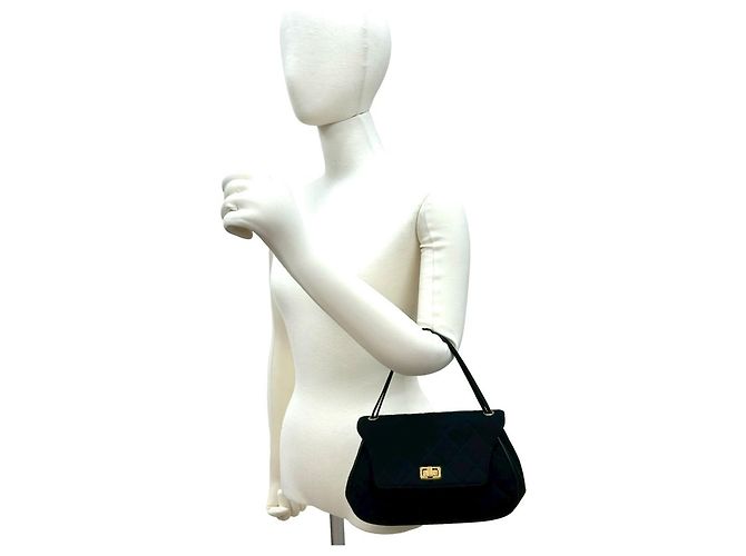 Borsa trapuntata Turnlock di CHANEL Nero - vista 2