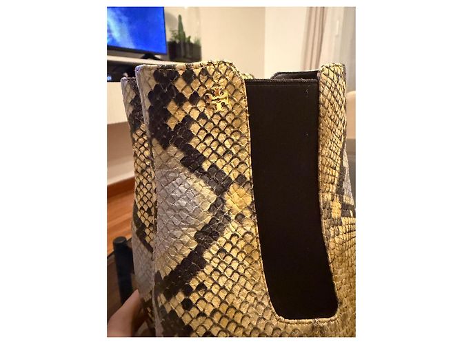 Botas Tory Burch estampado serpiente piel crema - vista 5