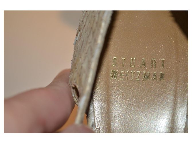 Sapatos de salto Stuart Weitzman em python bege - vista 5