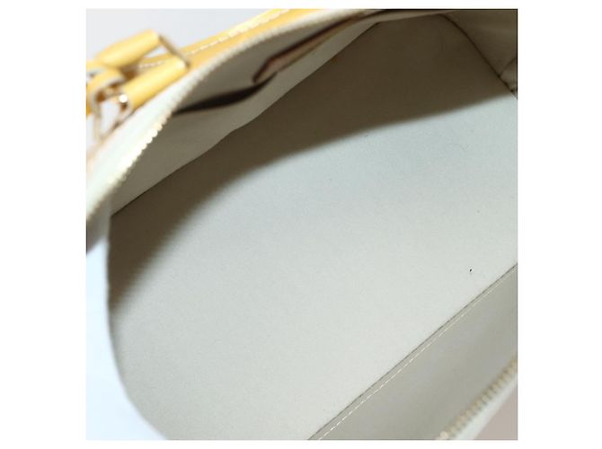 Louis Vuitton Alma Monogram Vernis PM Beige - vista 5
