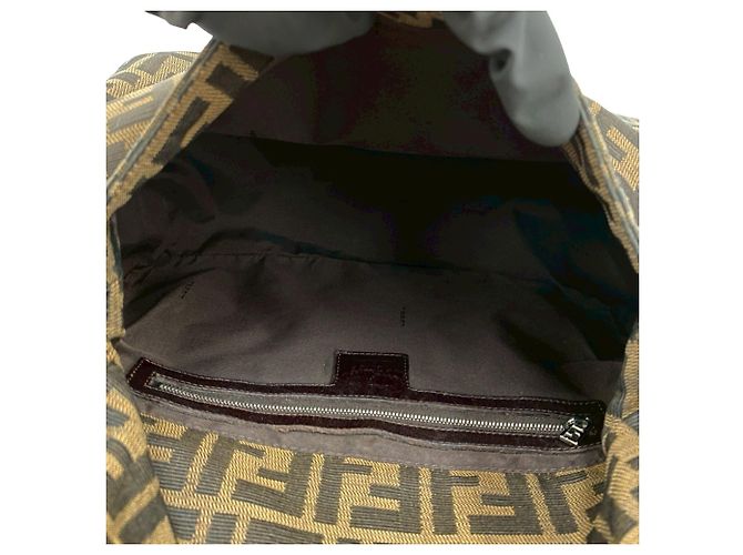 Borsa semi-a-spalla FENDI Mamma Bucket Zucca FF Marrone - vista 9