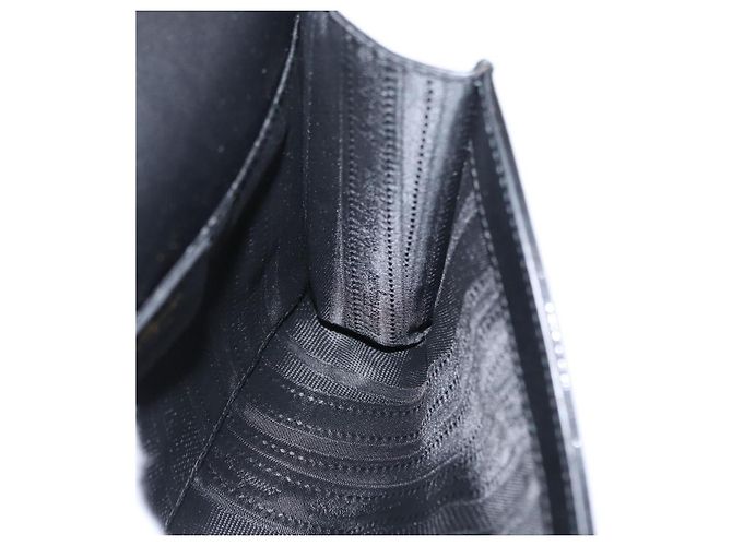 Borsa Vala Chain di Salvatore Ferragamo in pelle verniciata nera e oro Auth hk3377 Nero D'oro - vista 18