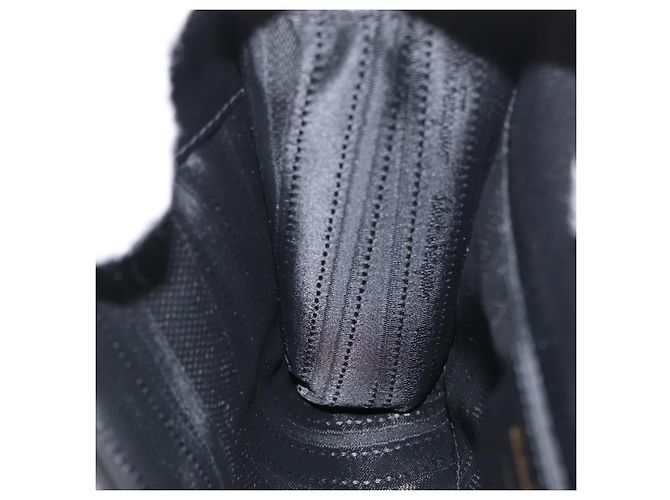 Borsa Vala Chain di Salvatore Ferragamo in pelle verniciata nera e oro Auth hk3377 Nero D'oro - vista 19