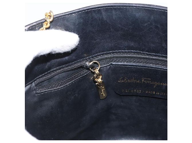 Borsa a spalla a catena Salvatore Ferragamo in pelle nera e oro Auth 149911 Nero D'oro - vista 18