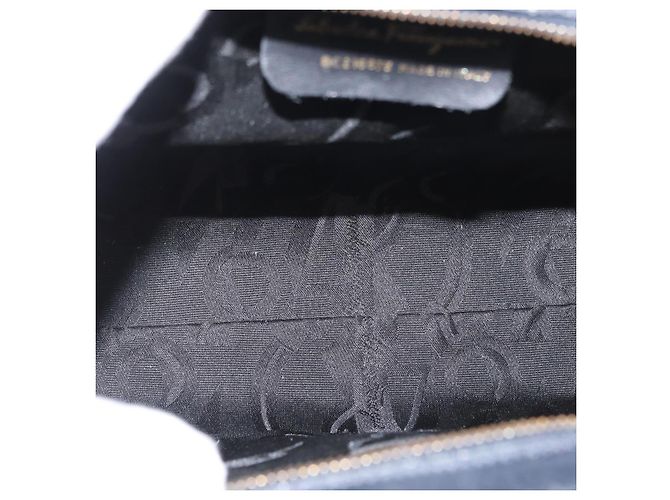 Bolsa de Ombro Vala Ribbon em Couro Azul Marinho e Ouro Auth 170410 da Salvatore Ferragamo Dourado - vista 17