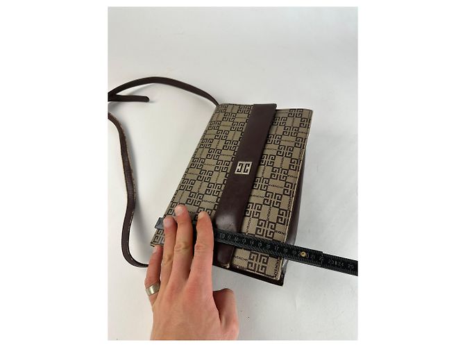 Bolso multiway de cuero monograma vintage Givenchy gris marrón Castaño - vista 7
