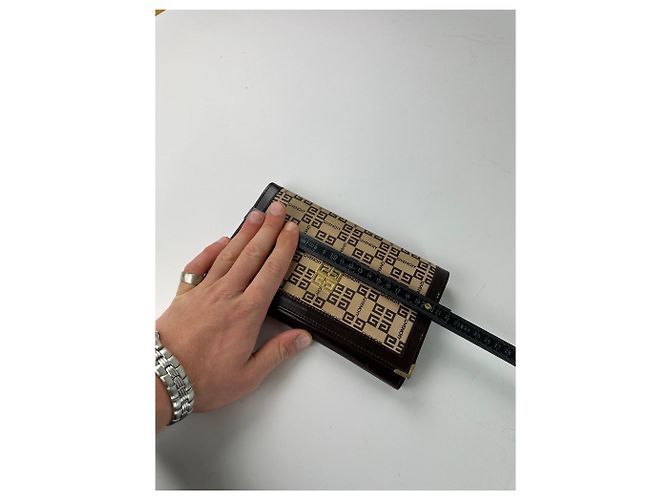 Clutch in pelle monogramma vintage Givenchy marrone beige - vista 8