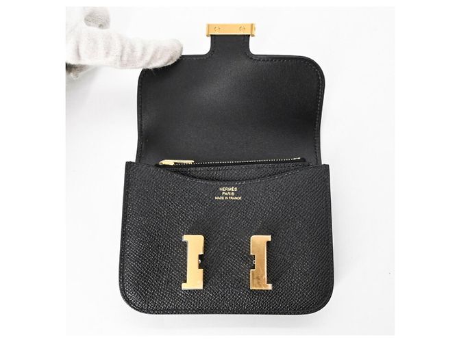 Billetera compacta Epsom Constance de Hermès en negro - vista 9