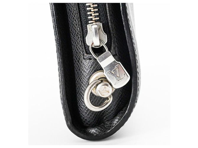Bolso de mano de cuero Taiga Baikal de Louis Vuitton Negro Gris - vista 8