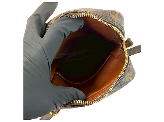 Bolsa de ombro mini Pochette Monogram Danube em couro Louis Vuitton Marrom - vista 9