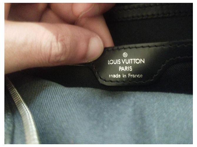 Borsa a Spalla Louis Vuitton Reporter Taiga in Pelle Nera Nero - vista 7
