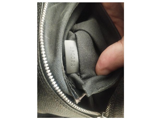 Borsa a Spalla Louis Vuitton Reporter Taiga in Pelle Nera Nero - vista 8