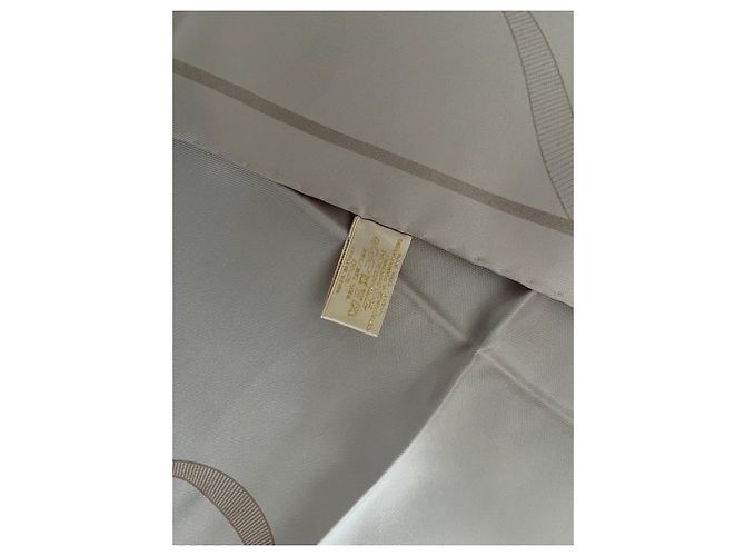 Cartier Seidenschal Beige mit Rippenmuster - Ansicht 5