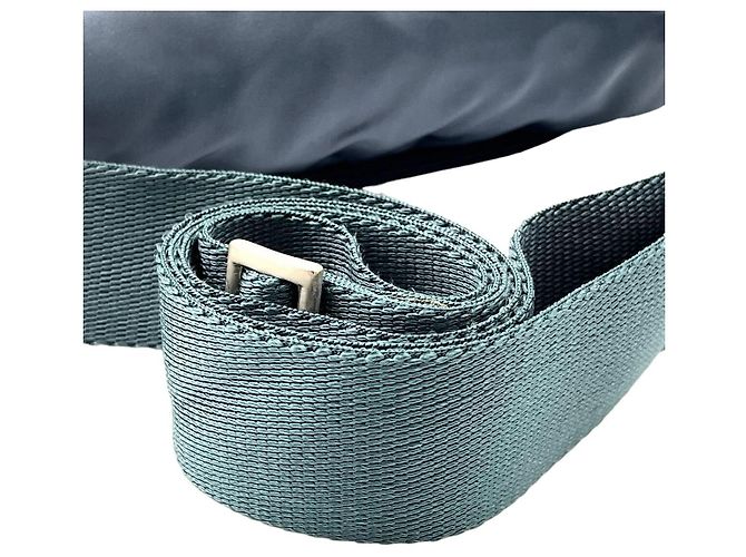 Borsa a tracolla incrociata in nylon blu navy con logo Prada - vista 9