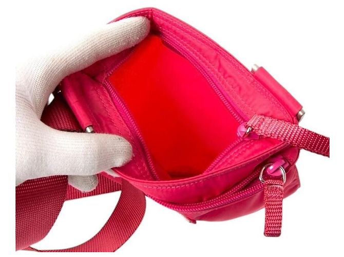 Borsa a tracolla piccola in nylon tessuto logo Prada rosso rosa - vista 7