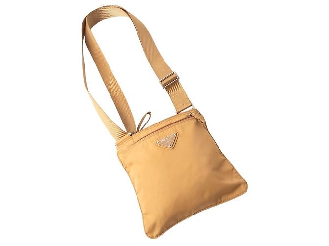 Borsa a tracolla piccola in nylon tessuto logo Prada in oro giallo D'oro - vista 3