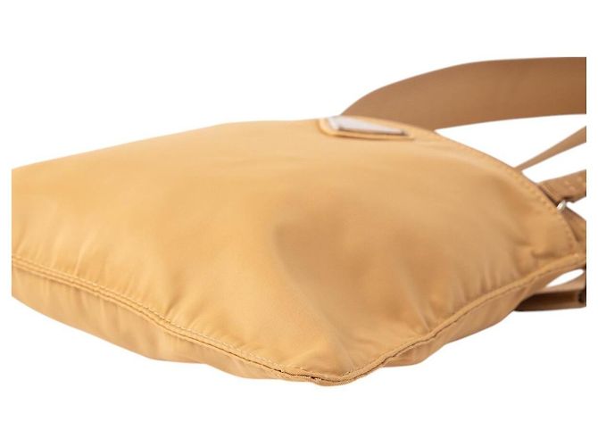 Borsa a tracolla piccola in nylon tessuto logo Prada in oro giallo D'oro - vista 5