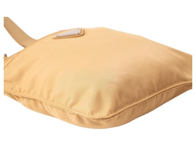 Borsa a tracolla piccola in nylon tessuto logo Prada in oro giallo D'oro - vista 6