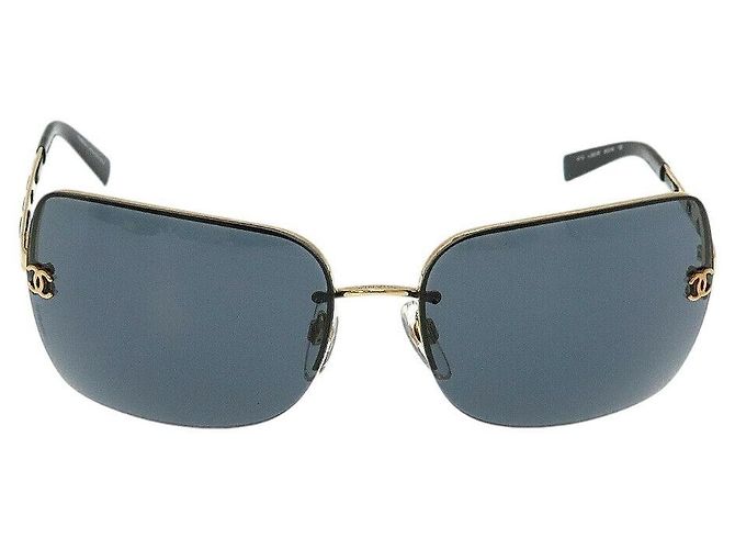 Occhiali da sole navy con logo CC in oro e nero di Chanel 4112 D'oro - vista 2