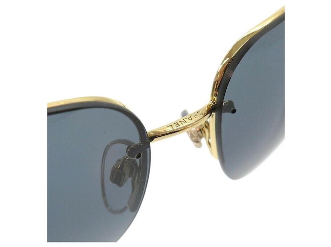 Occhiali da sole navy con logo CC in oro e nero di Chanel 4112 D'oro - vista 6