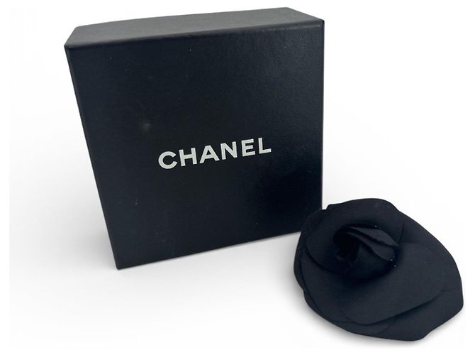 Timeless Chanel Spilla floreale in seta nera vintage Camelia Nero - vista 2