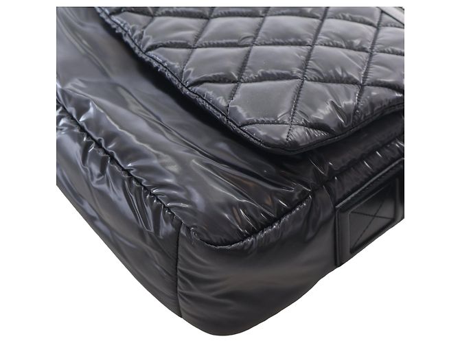 Borsa a tracolla Coco Cocoon in nylon trapuntato nero di Chanel - vista 11