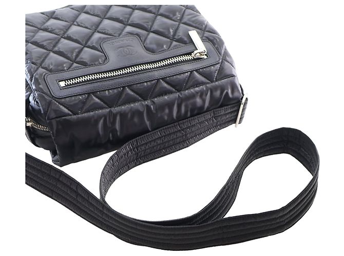 Borsa a tracolla Coco Cocoon in nylon trapuntato nero di Chanel - vista 15