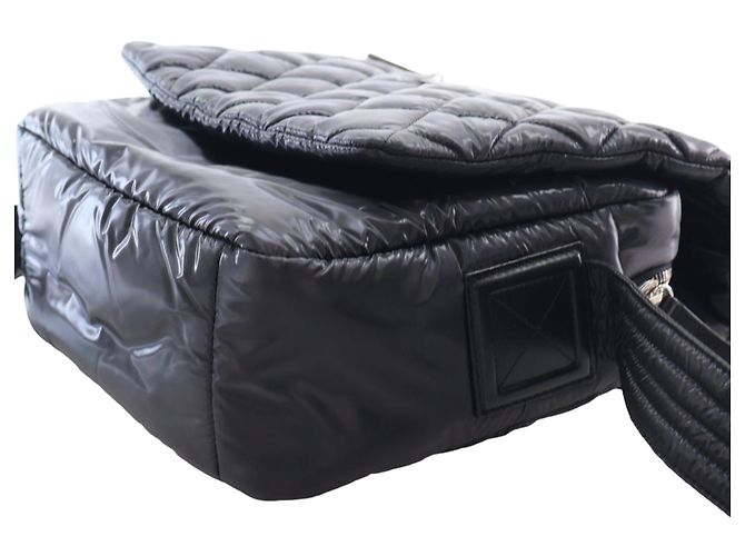 Borsa a tracolla Coco Cocoon in nylon trapuntato nero di Chanel - vista 9