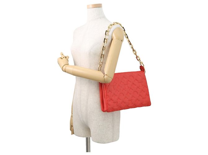 Borsa a Spalla Coussin PM Louis Vuitton Rosso Monogramma - vista 4