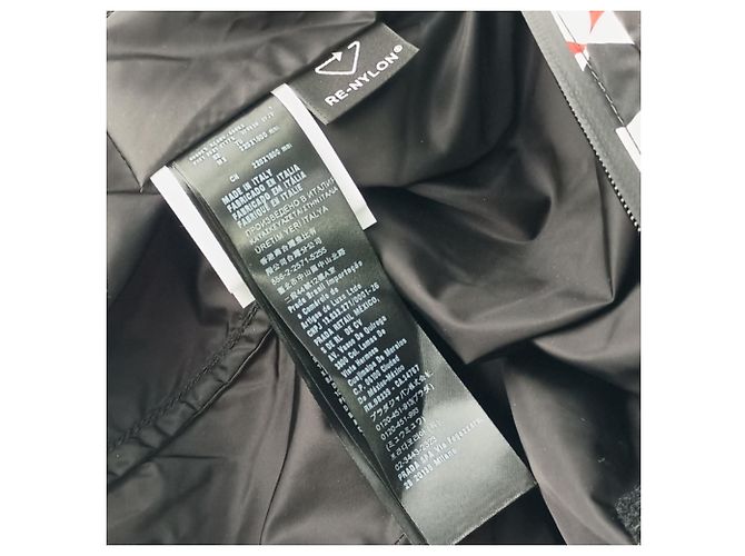 Cachecol/Pashmina Re-Nylon acolchoado Prada Preto Branco Vermelho - vista 7