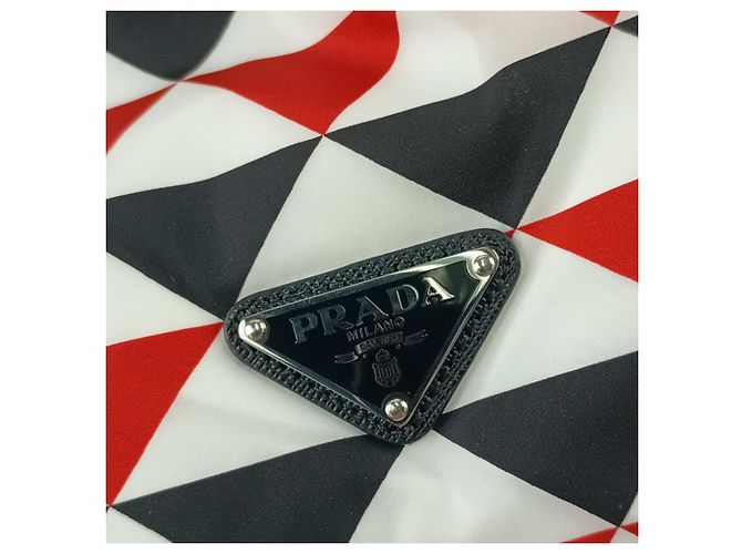 Cachecol/Pashmina Re-Nylon acolchoado Prada Preto Branco Vermelho - vista 8