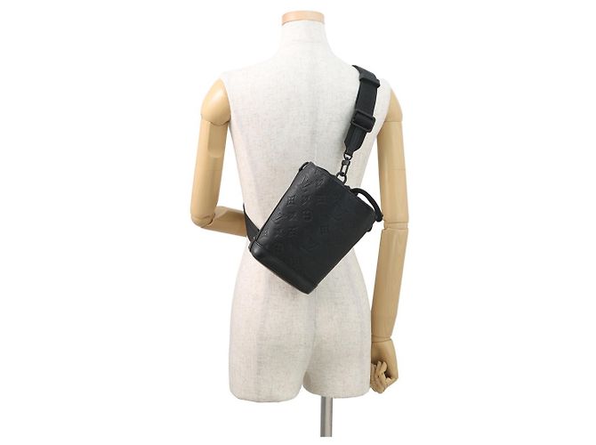 Noe Borsa a Spalla Noé Monogram Shadow di Louis Vuitton Nero Monogramma - vista 5