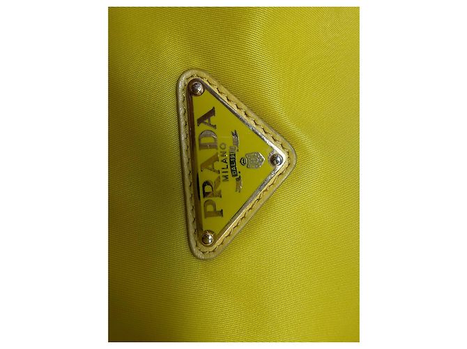 Borsa Tote Prada Giallo Tessuto in nylon giallo con catena Cammello - vista 11