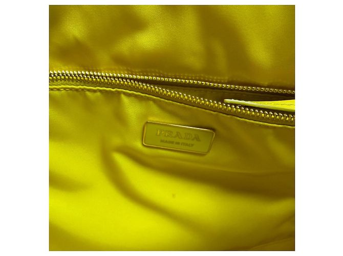 Borsa Tote Prada Giallo Tessuto in nylon giallo con catena Cammello - vista 3