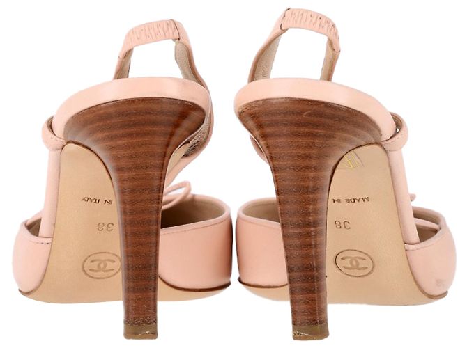 Timeless Décolleté slingback in pelle rosa ricamate con il logo CC di Chanel - vista 5